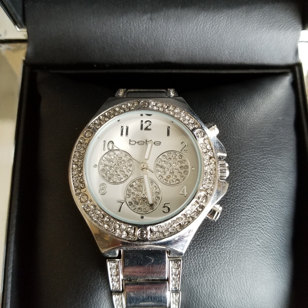 watch - Picture 2 of 2
